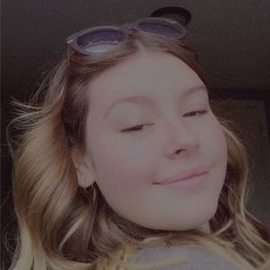 Meet your Posher, Chloe